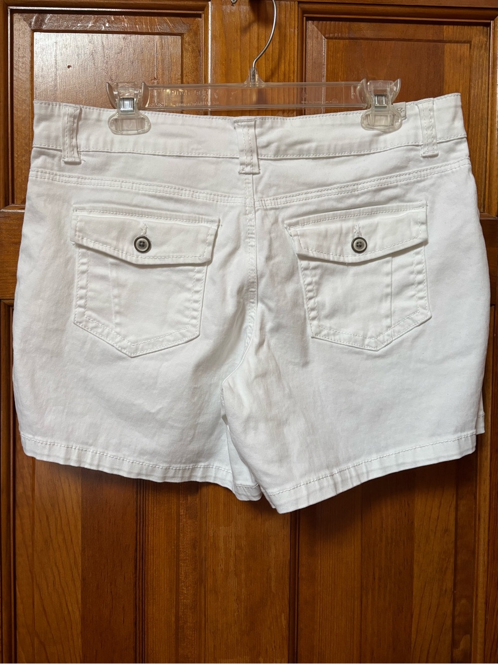 NWOT Supplies Casual Women's White Shorts with Pockets - Picture 3 of 4